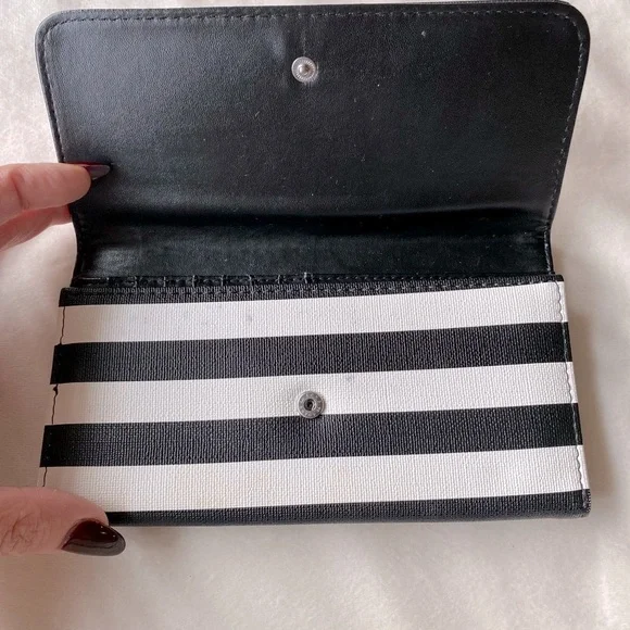 Kut from the Kloth Black and White Striped Wallet - Picture 4 of 10